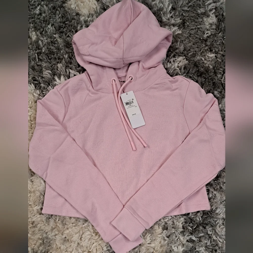 GUESS - Picture 4 of 8